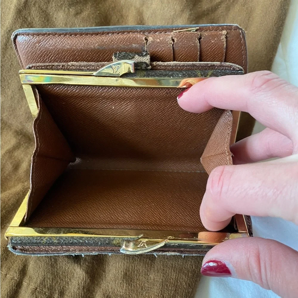 LOUIS VUITTON Vintage French Kisslock Wallet | Monogram
